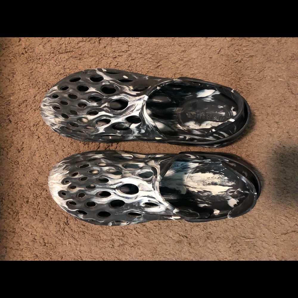 Merrell water shoes/sandals. Black and white mens size 10